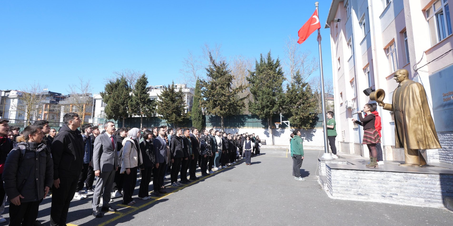 BAKAN TEKİN, İSTANBUL'DA HALİS KUTMANGİL MESLEKİ VE TEKNİK ANADOLU LİSESİNİ ZİYARET ETTİ